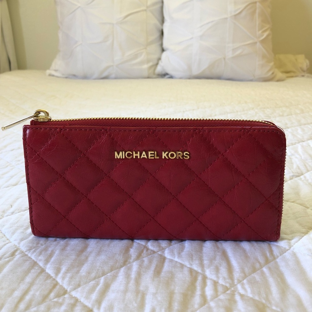 🌸 Michael Kors Red Full Zip Wallet 🌸